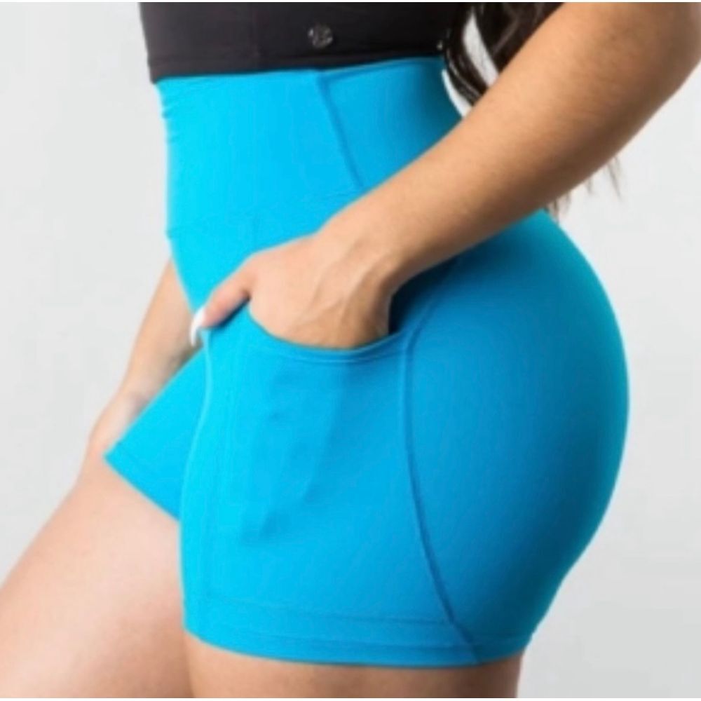 Buff Bunny Rosa Pocket Shorts  Size Small Hawaiian‎ Blue